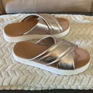 UGG Women’s Zayne Crossband Sandals